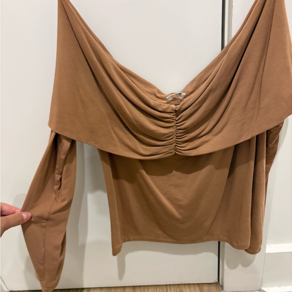 Aritzia Women's Brown Off-Shoulder Top